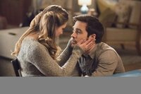 Reicht es Kara (Melissa Benoist, l.) zum Glücklichsein aus, Mon-El (Chris Wood, r.) zu haben und nur noch Supergirl zu sein? Reicht es Kara (Melissa Benoist, l.) zum Glücklichsein aus, Mon-El (Chris Wood, r.) zu haben und nur noch Supergirl zu sein?