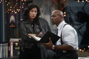 Rosa Diaz (Stephanie Beatriz, l.); Terry Jeffords (Terry Crews, r.)