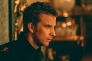 Robert Björkemyr (Filip Berg) setzt die Geiselnahme zu, da er psychisch gerade nicht stabil ist.