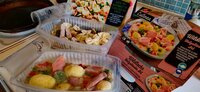 Hauptmahlzeit für je 1,99 Euro vom Discounter. Mit Plastikschale in den Backofen oder in die Pfanne kippen. Fertig nach 10 - 12 Minuten. Hauptmahlzeit für je 1,99 Euro vom Discounter. Mit Plastikschale in den Backofen oder in die Pfanne kippen. Fertig nach 10 - 12 Minuten.
