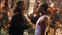 Darius Stone (Ice Cube, l.) trifft seinen alten Freund Zeke (Alvin Joiner) und dessen Freundin (Masuimi Max). Er hofft auf ihre Unterstützung bei dem Fall der ermordeten Agenten in Virginia.