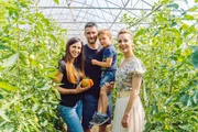 Silvia Schneider mit Familie Domatschitz.