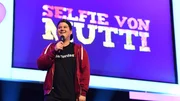 In seinem Soloprogramm "Chris Tall live! Selfie von Mutti! Wenn Eltern cool sein wollen" lässt der Comedy-Newcomer Chris Tall das Publikum humorvoll wissen, wie es sich als Jugendlicher mit seinen Erzeugern aushalten lässt...