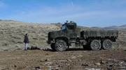 James May mit dem Militärfahrzeug TerraMax.