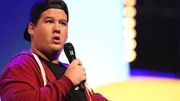 Mit seinem perfekten Gespür für Timing feuert Comedy-Newcomer Chris Tall seine Pointen ins Publikum und seziert genüsslich den modernen Generationen-Konflikt.
