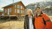 Terri und Woody sind aus Minnesota und suchen ein Haus an der Pazifikküste Kodiak Island. Die beiden sind seit über einem Jahrzehnt leidenschaftliche Angler und wollen in Alaska die Angel- und Jagdmöglichkeiten und die Natur genießen. Doch zuerst muss ein neues Zuhause her: Den beiden geht’s weniger um den Preis, sondern um ein Haus, das nah am Wasser liegt. Für ihr Traumhaus wären sie sogar bereit, noch etwas auf ihr Budget von 650.000 Dollar draufzulegen.