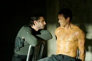 Anton Ivanov (Zach McGowan, l.), Jeffrey Mace (Jason O'Mara)