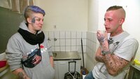 Feiern statt arbeiten: Der vorbestrafte Duisburger Christopher lädt Freundin Jacky zum Feiern ein. Feiern statt arbeiten: Der vorbestrafte Duisburger Christopher lädt Freundin Jacky zum Feiern ein.