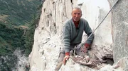 Erfahrene Männer suchen nach Millionen Jahre alten Edelsteinen.