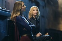 Was sie von Rheas jüngsten Entscheidungen halten soll, weiß Supergirl (Melissa Benoist) nicht so richtig ... Was sie von Rheas jüngsten Entscheidungen halten soll, weiß Supergirl (Melissa Benoist) nicht so richtig ...