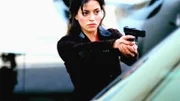 Detective Jennifer Angell (Emanuelle Vaugier) hält den Mörder in Schach.