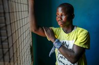 Der 17-jährige Peter wurde aus der Sklaverei befreit - aber noch immer werden circa 20.000 Kinder als Sklaven am Volta-See in Ghana gefangen gehalten.