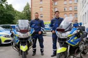 Polizeioberkommissare Mike Büchel und Florian Becker sind seit etwa sieben Jahren befreundet. Seit knapp zwei Jahren gehen sie bei der Motorradstaffel in Karlsruhe auch gemeinsam auf Streife.