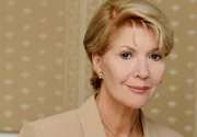 Christiane Hörbiger als Dr. Julia Laubach.
