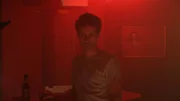 Bundy in einer Bar.