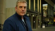 TV-Journalist Donal MacIntyre präsentiert die dunklere Seite unserer stetig wachsenden Cyber-Welt, wo ein einziger Fehler tödliche Folgen haben kann.