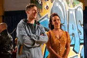 Jake Peralta (Andy Samberg, l.); Amy Santiago (Melissa Fumero, r.)