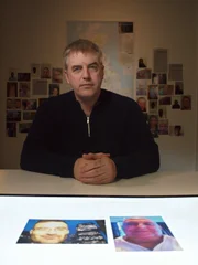 TV-Journalist Donal MacIntyre präsentiert die dunklere Seite unserer stetig wachsenden Cyber-Welt, wo ein einziger Fehler tödliche Folgen haben kann.