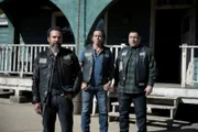 L-R: Michael Irby as Obispo "Bishop" Losa, Raoul Max Trujillo as Che "Taza" Romero, Frankie Loyal as Hank "Tranq" Loza