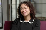 Die Rabbinerin Delphine Horvilleur sagt über die Selbstironie des jüdischen Humors: „Man muss verdammt stark sein, um sagen zu können, wie schwach man ist.“