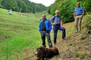 Knapp 1800 Heuhütten gibt es in der Region rund um Forbach im Nordschwarzwald, die Hans-Jörg Wiederrecht, Johannes Wunsch und Klaus Wunsch (v.l.n.r.) auf gemeinsamen Wanderungen immer wieder erkunden.