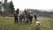 Irmgard Feuerbach (re, hinten) mit ihrer Familie.