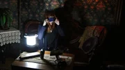 Amy Bruni puts on a blindfold and she prepares for a unique paranoramal experiment in Lizzie Borden's house.