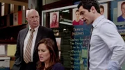 Wo war der Campus-Sicherheitsdienst, als eine Studienanfängerin vergewaltigt wurde? Captain Cragen (Dann Florek, l.), Olivia Benson (Mariska Hargitay) und Nick Amaro (Danny Pino) finden heraus, dass dieser alles getan hat, um die Spuren zu beseitigen.