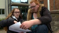 Lea (18) und Renee (21) haben eine hohe Stromrechnung erhalten.. Lea (18) und Renee (21) haben eine hohe Stromrechnung erhalten..