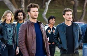 (v.l.) Devin (Gaia Weiss), Andrew Foster (Scott Eastwood), Garrett Foster (Freddie Thorp)