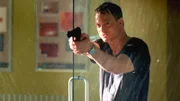 Im CSI-Gebäude spielt Mac Taylor (Gary Sinise) mit einer kriminellen Bande ein tödliches Versteckspiel. Sie wollen den Tresor aufbrechen, in dem sich das Kokain befindet.