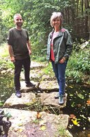 Annette Krause i(re.) ist unterwegs im Botanischen Garten in Ulm mit Stefan Brändel. Annette Krause i(re.) ist unterwegs im Botanischen Garten in Ulm mit Stefan Brändel.