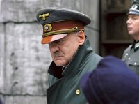 Adolf Hitler (Bruno Ganz).