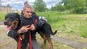 Gewalt bestimmt das Leben des 19-jährigen Hugo. Seine Eltern trennen sich kurz nach seiner Geburt. Die Mutter ist drogenabhängig und lässt Hugo zurück. Der obdachlose junge Mann zeigt uns sein Leben auf der Straße.