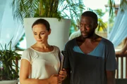 Anna Jones (Anna Pierson, l.) und Paul Vincent (Shaun Parks, r.)