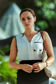 Anna Jones (Emma Pierson).