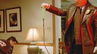 Detective Logan (Chris Noth) findet einen blutverschmierten Golfschläger: Ist es die Mordwaffe?