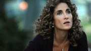 Ein Mann bricht auf der Straße tot zusammen. Zunächst geht Stella (Melina Kanakaredes) davon aus, dass er seiner schweren Kopfverletzung erlegen ist. Doch die Obduktion fördert ein überraschendes Ergebnis zutage ...