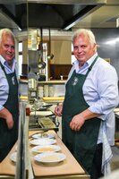 Wirt und Küchenchef Wolfgang Lehmann vom Gasthaus Hansy, Maiolica geflieste Wirtshauslegende am Praterstern Wirt und Küchenchef Wolfgang Lehmann vom Gasthaus Hansy, Maiolica geflieste Wirtshauslegende am Praterstern