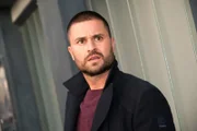 Paco (Milos Vukovic) befürchtet, dass Nika den Beweis gegen Luke vernichten will.