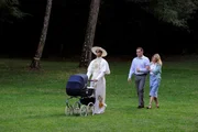 Jude Law als Lenny Belardo, Ludivine Sagnier als Esther and man als Biagio Forestieri.