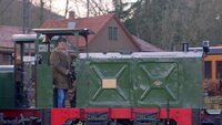 Moderator Horst Lichter steht im Führerhaus einer Schmalspurlok. Moderator Horst Lichter steht im Führerhaus einer Schmalspurlok.