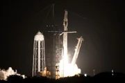 Start der Trägerrakete Falcon 9 Rakete mit dem Dragon-Modul.