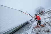 Overhalla, Norway - Roar Skjeflo (one of Jo Roger´s employees) attaches a strap to the truck in the ditch.