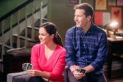 Melissa Fumero (Amy Santiago), Andy Samberg (Jake Peralta).