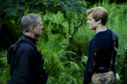 Während Jack (George Eads, l.) vom Bermuda-Dreieck deutlich eingeschüchtert ist, hat MacGyver (Lucas Till, r.) seinen Humor noch lange nicht verloren ...