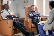 Captain Ray Holt (Andre Braugher, l.), Jake Peralta (Andy Samberg)