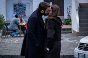 Alessandro Borghi als Massimo Ruggero, Laia Costa als Sofia Flores