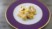 Kaiserschmarren mit Apfelmus.