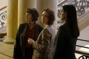 Kaum noch ein Team: Detektivin Mimi (Michaela Caspar, li.), Kanzleichefin Leo (Lavinia Wilson, Mitte) und Anwältin Elena (Maryam Zaree, re.).